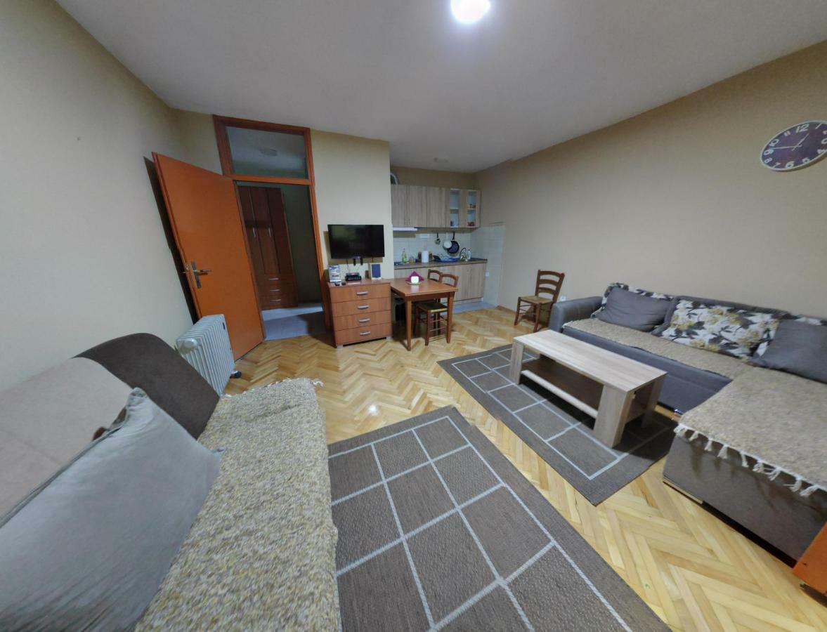 Malo Brdo Apartment พอดโกริกา ภายนอก รูปภาพ