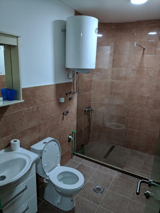 Malo Brdo Apartment พอดโกริกา ภายนอก รูปภาพ